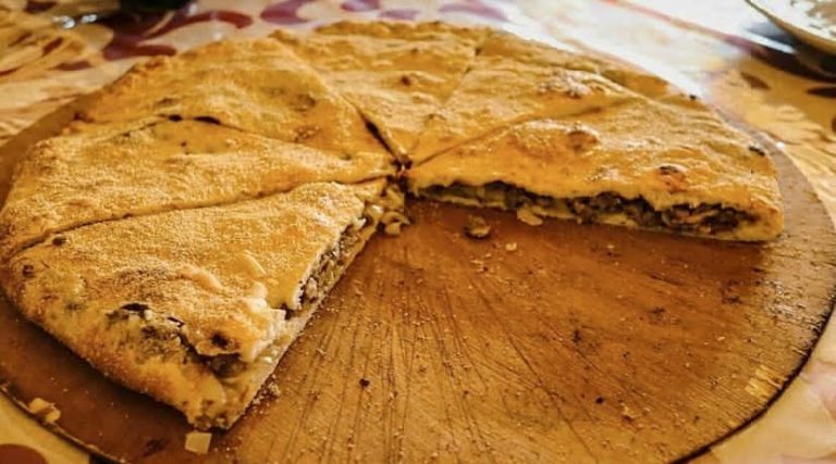 Berber Pizza or (Madfouna)